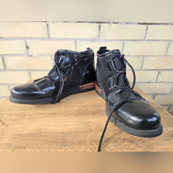 Sorel Major Mesh Boots - Picture 9 of 9